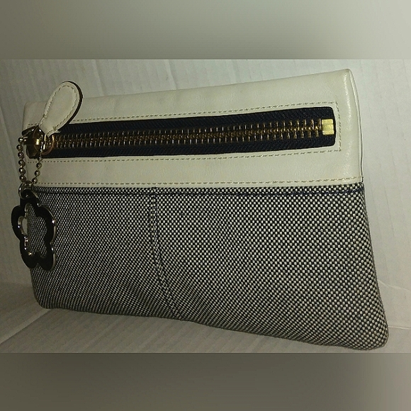 ~Vintage & Rare~COACH "Josie" Large Zip Top Clutch Wristlet & Flower Fob - Picture 15 of 16